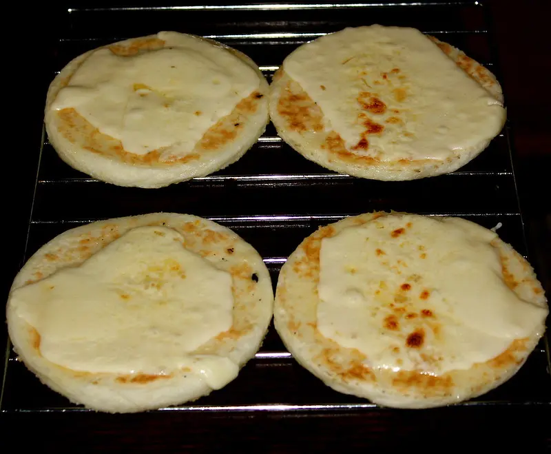 arepa paisa con queso - Cómo calentar una arepa paisa