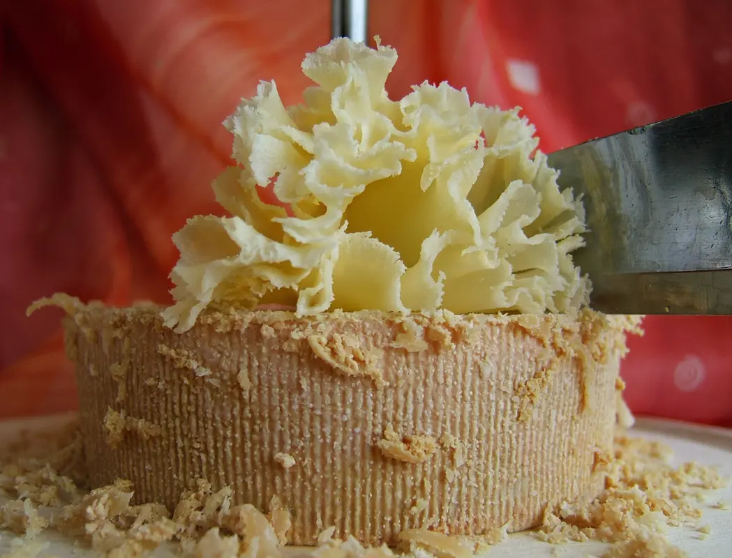 queso cabeza de monje - Cómo cortar el queso suizo