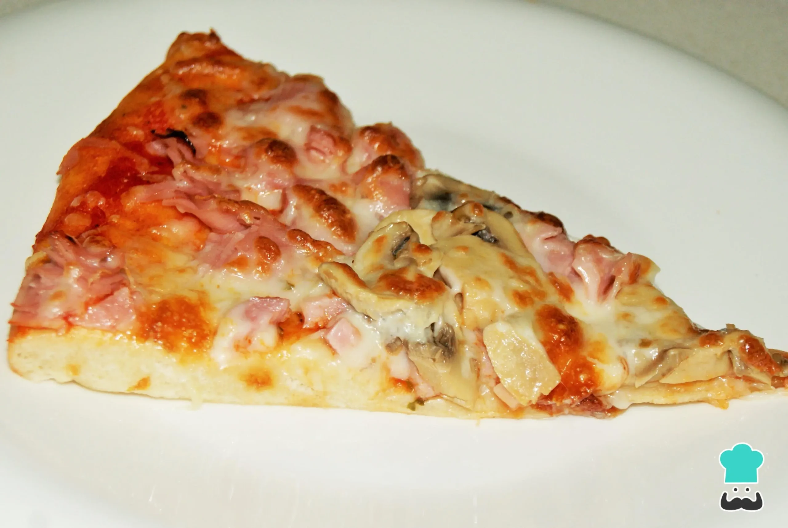 pizza jamon i quesos - Cuántas calorías tiene una porción de pizza de muzzarella
