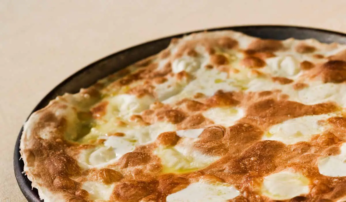 focaccia de queso - Qué diferencia hay entre una pizza y una focaccia
