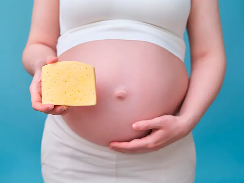 embarazo puedo comer quesos cocinados - Qué puede tomar una embarazada en un bar