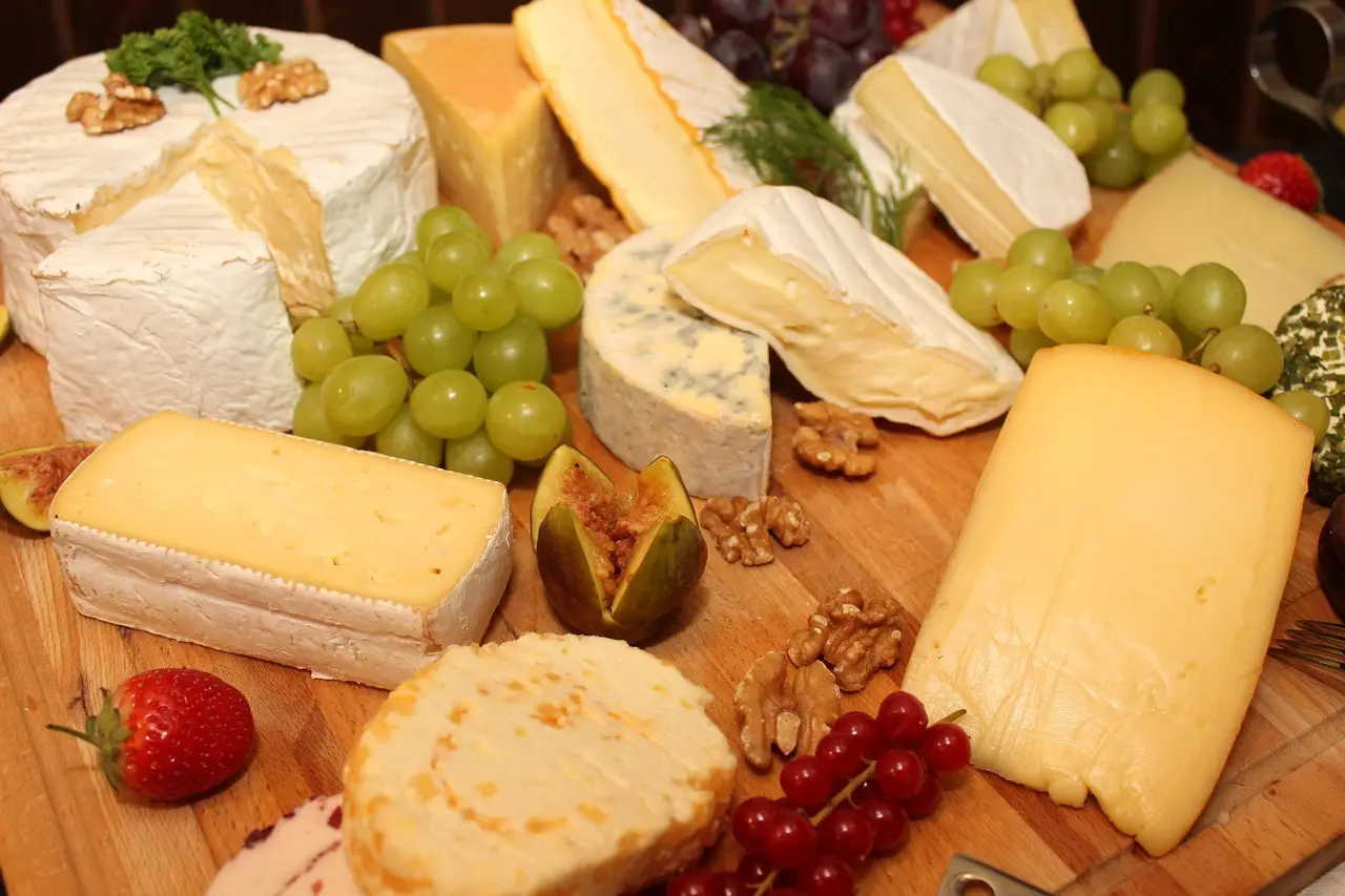 que diferencia hay entre los quesos curados y los semicurados - Qué quiere decir quesos curados