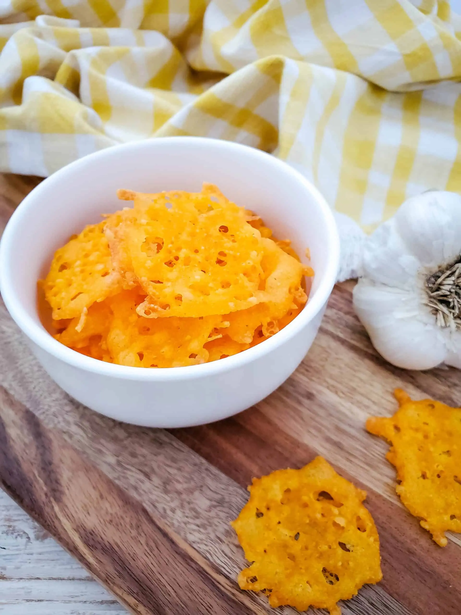 chips de queso keto - Qué snacks se pueden comer en keto