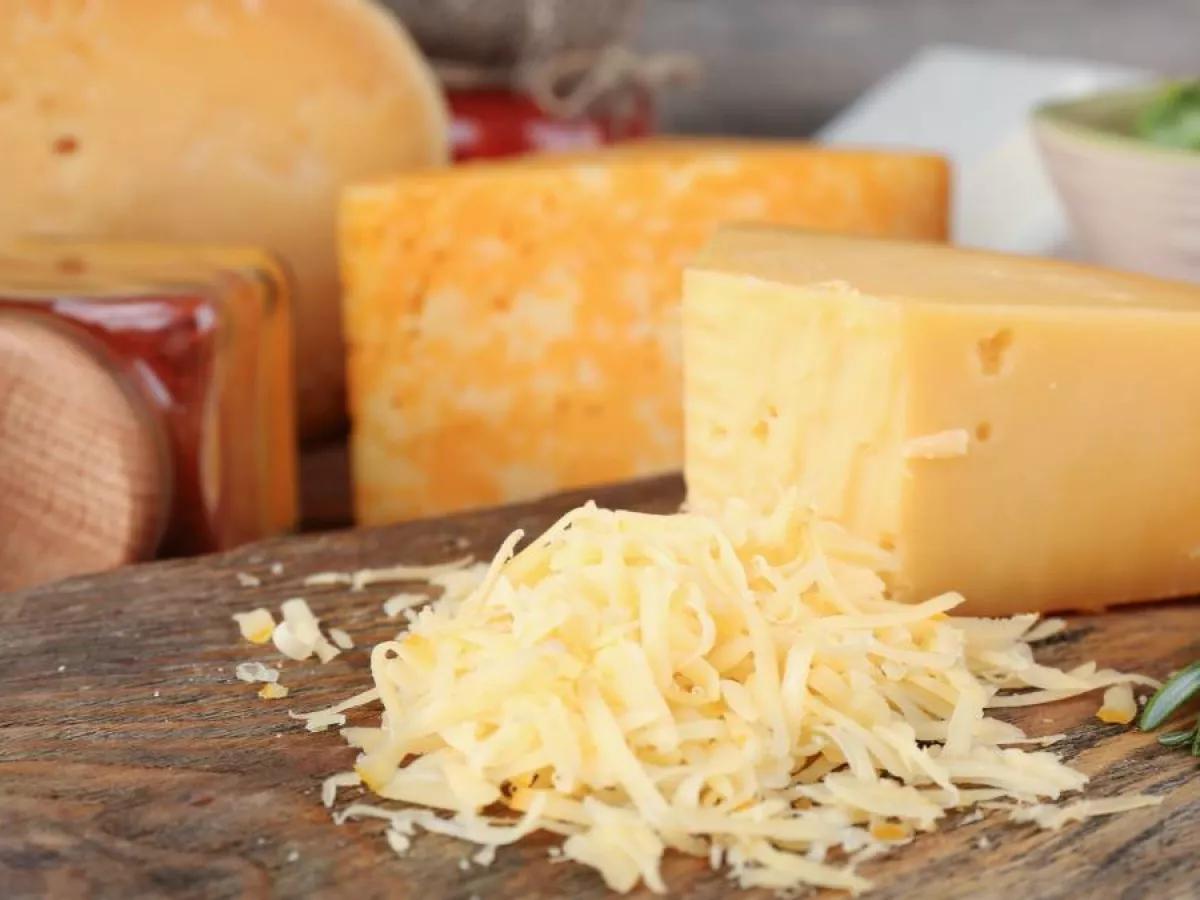 el queso rallado no es queso - Que tiene el queso rallado de paquete