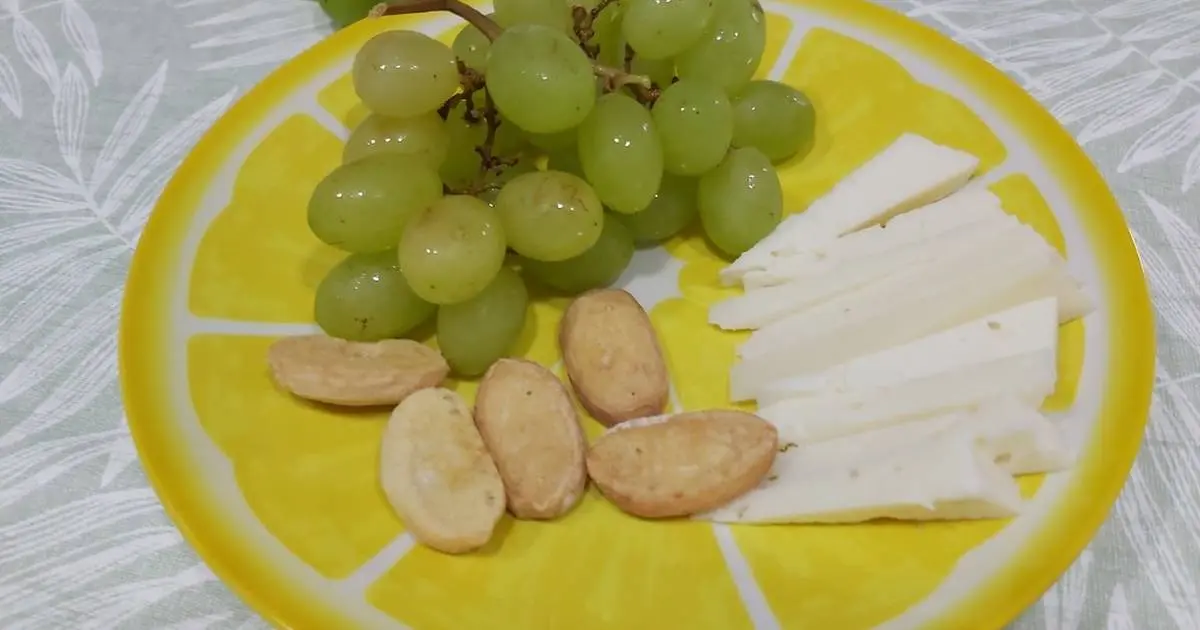 quesos y uvas - Qué tipo de alimentos son las uvas